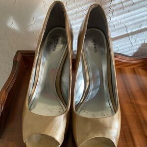 Style & Co. Women's Gold Peep Toe Heels